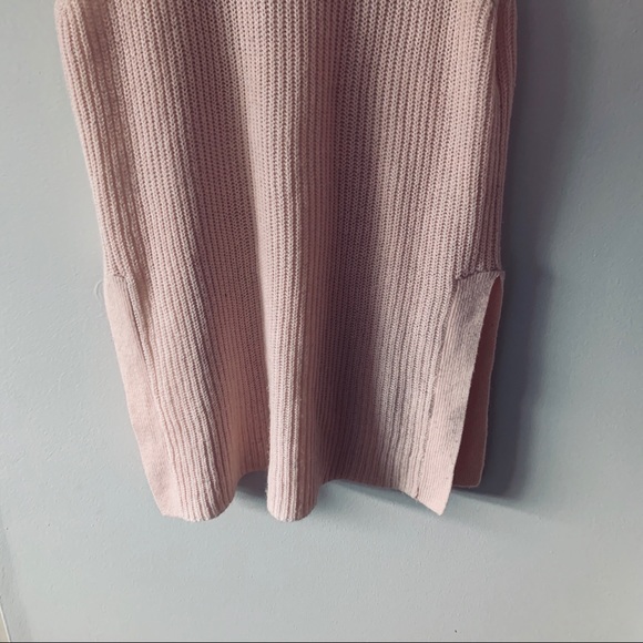 Knitted sleeveless street wear  top - Picture 4 of 5